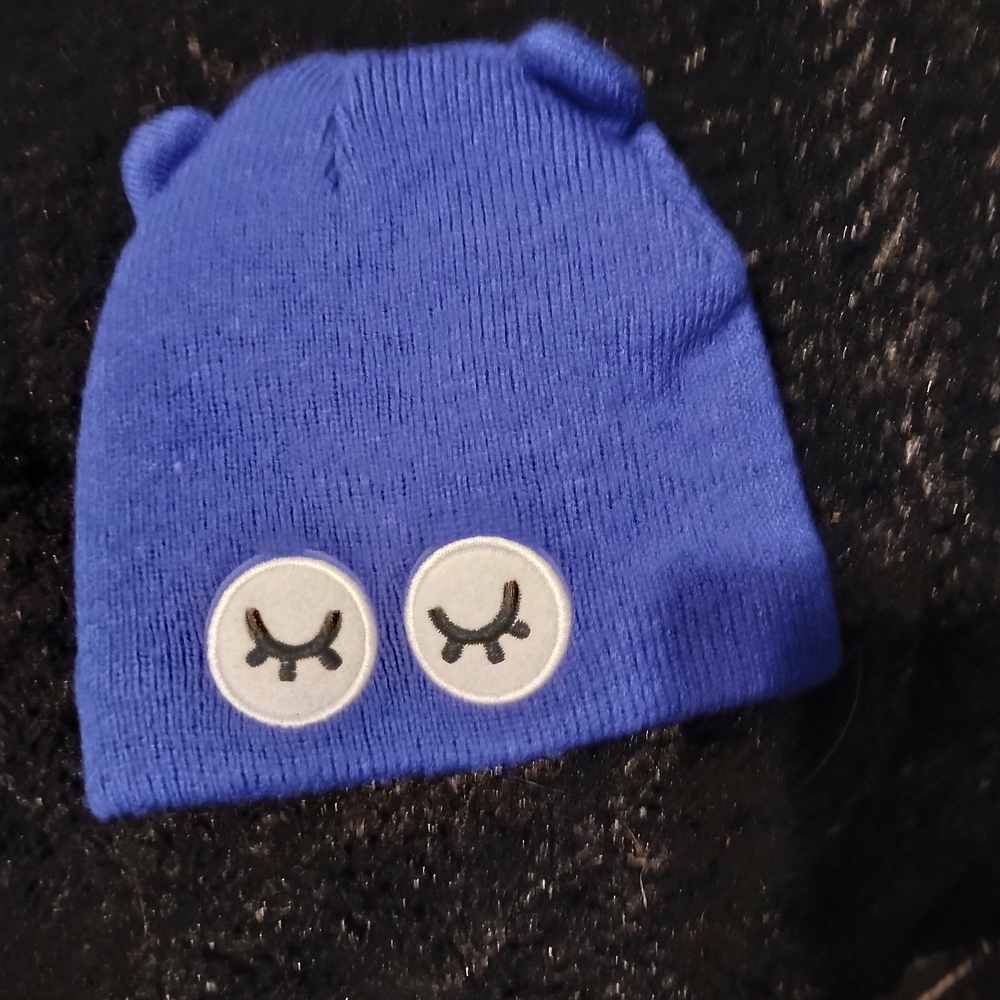 Cozy Blue Kids Beanie with Sleepy Eye Design